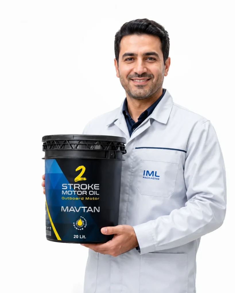 رف IML در دست مهندس کارخانه تولید ظروف IML در ایران